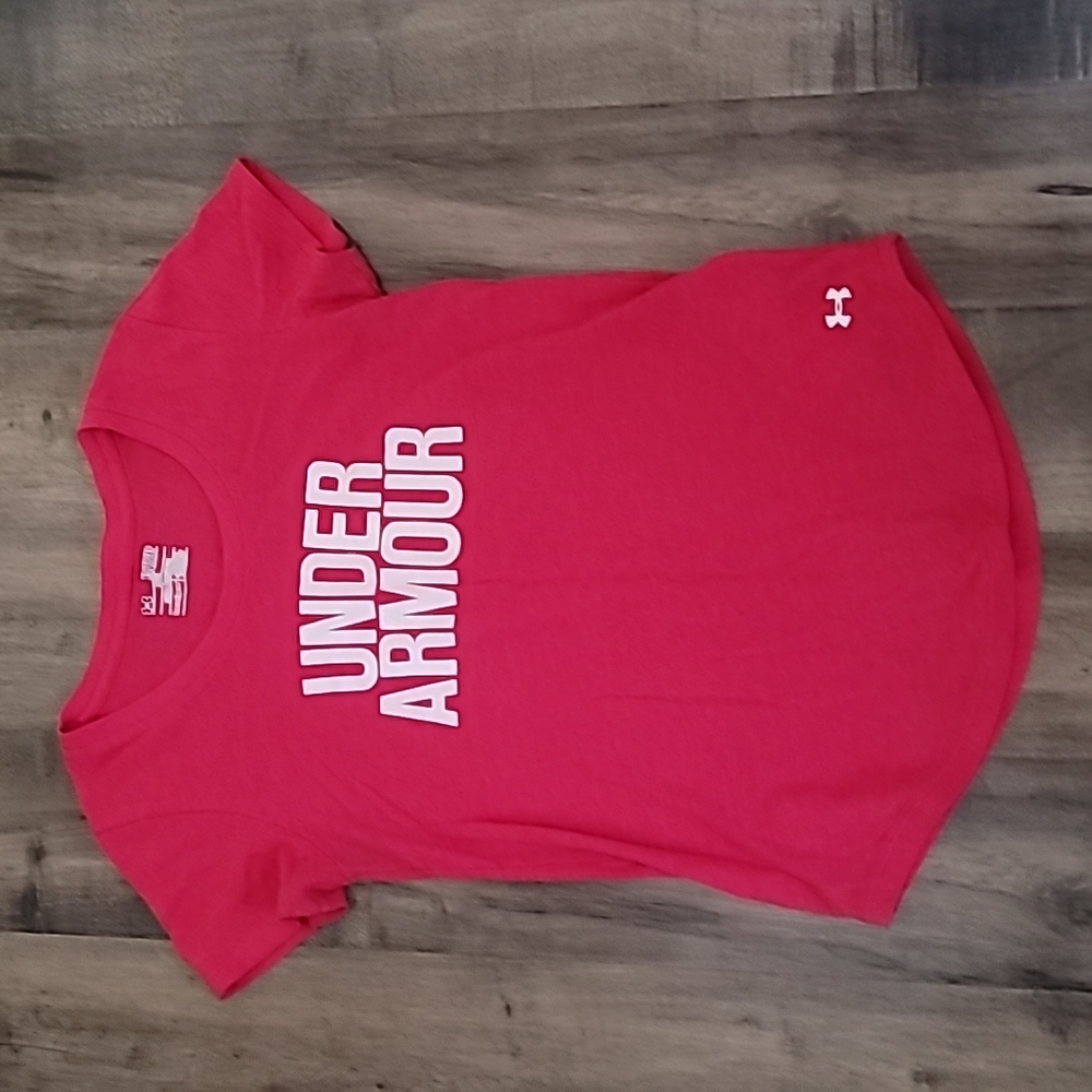 Under Armour Shirt in EUC (Size XS)